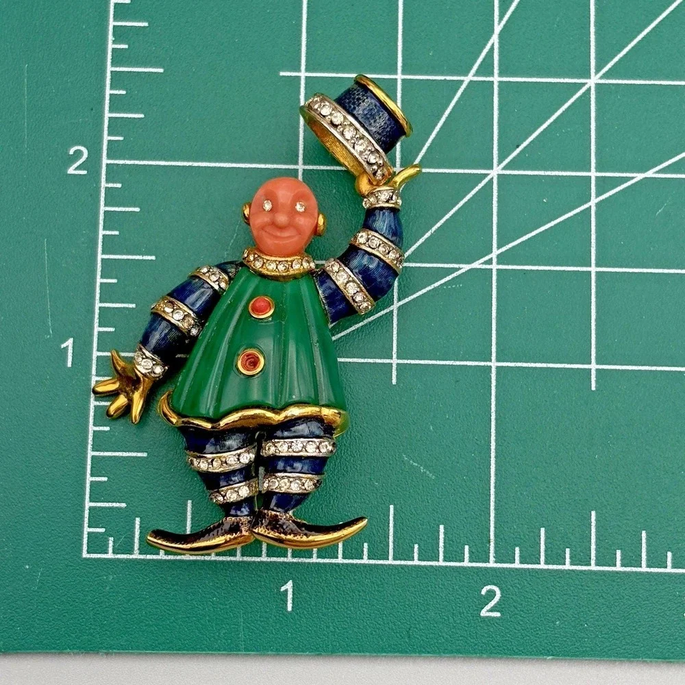 Vintage Hattie Carnegie Brooch Pin Clown Coral Jade Enamel READ